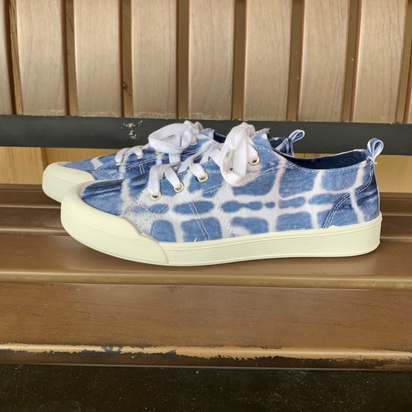 Sugar Festival Tie Dye Lace-Up Sneakers Blue Size 8 NWOT In Box - Picture 1 of 12